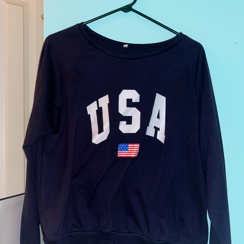 USA crew neck. Over sized, soft, and comfortable.